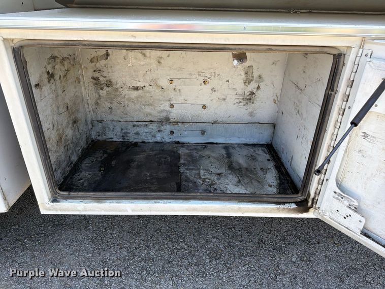 image for item FU4597 2001 Peterbilt 378 fuel / lube truck