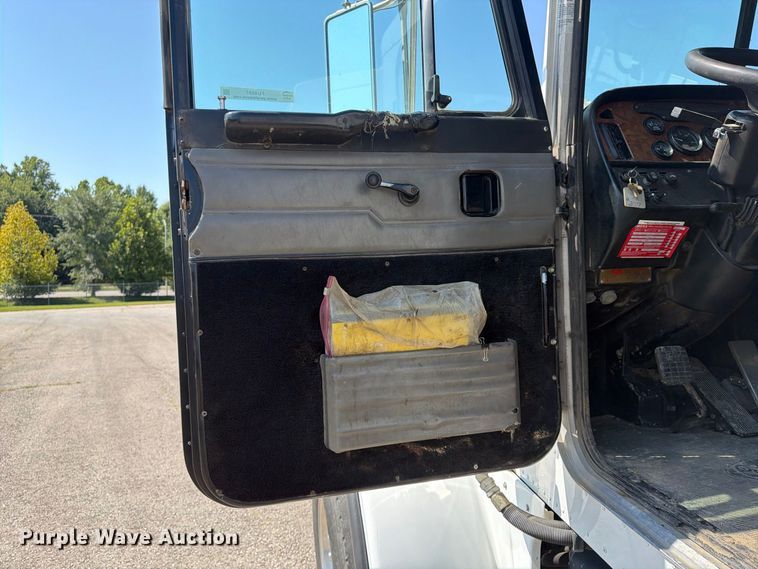 image for item FU4597 2001 Peterbilt 378 fuel / lube truck
