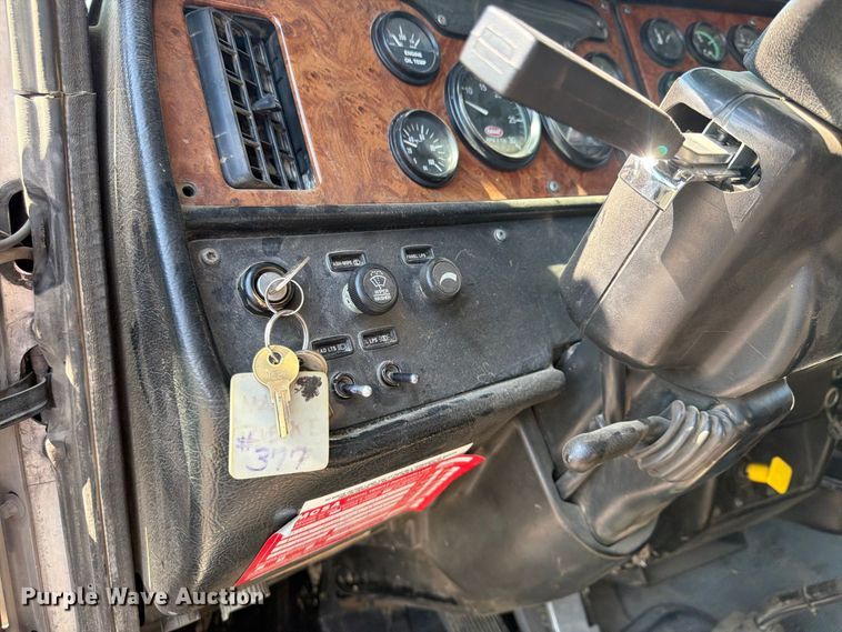 image for item FU4597 2001 Peterbilt 378 fuel / lube truck