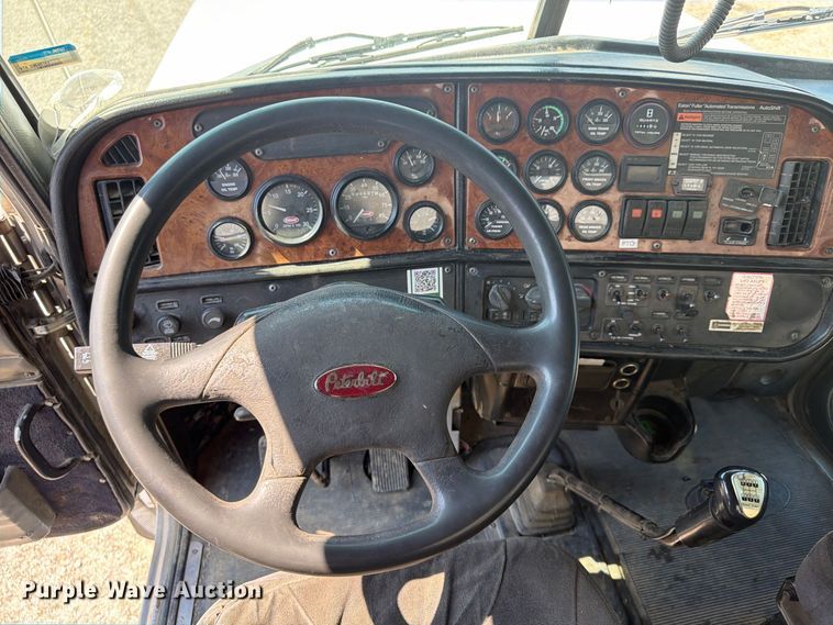 image for item FU4597 2001 Peterbilt 378 fuel / lube truck