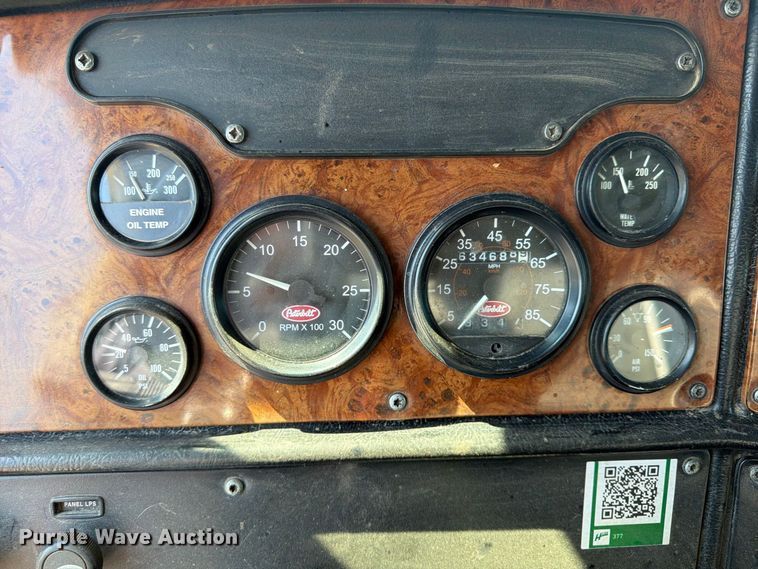 image for item FU4597 2001 Peterbilt 378 fuel / lube truck
