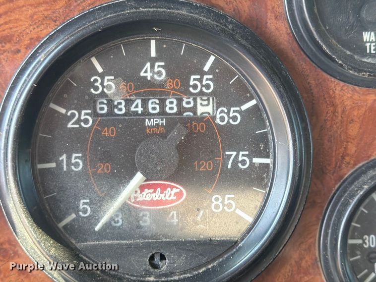 image for item FU4597 2001 Peterbilt 378 fuel / lube truck