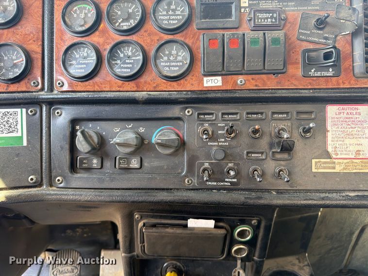 image for item FU4597 2001 Peterbilt 378 fuel / lube truck