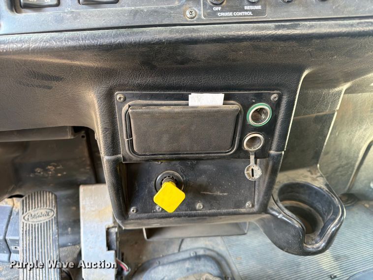 image for item FU4597 2001 Peterbilt 378 fuel / lube truck