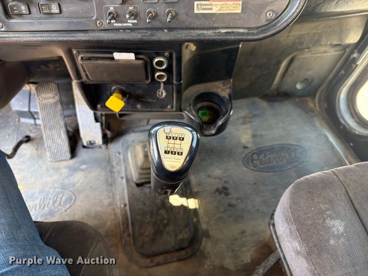 image for item FU4597 2001 Peterbilt 378 fuel / lube truck
