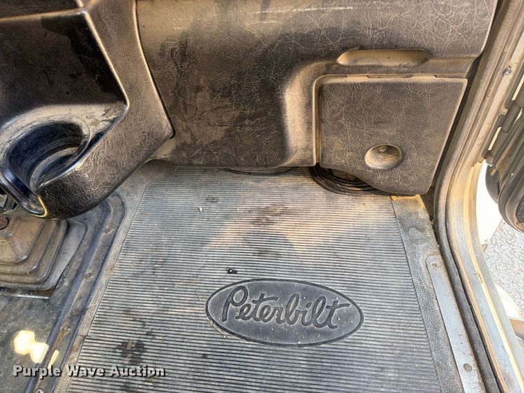 image for item FU4597 2001 Peterbilt 378 fuel / lube truck