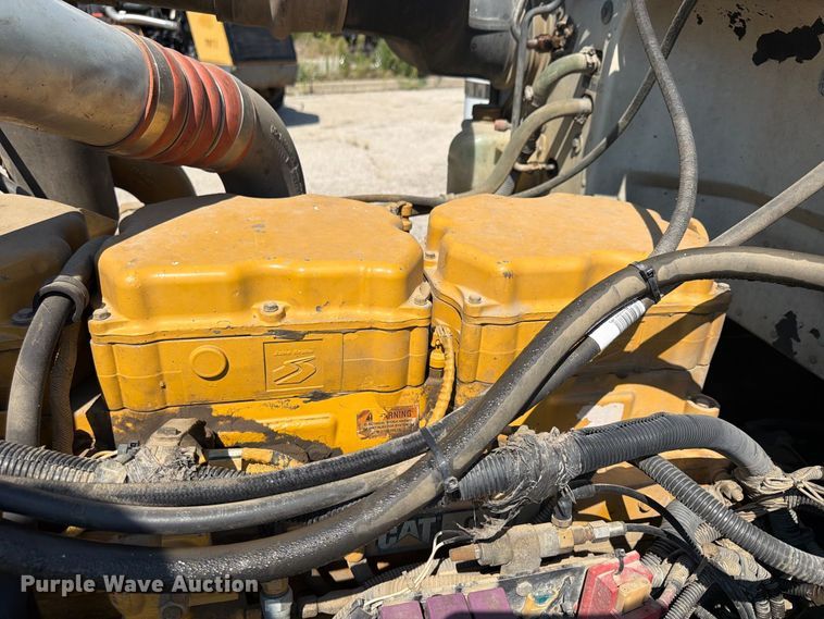 image for item FU4597 2001 Peterbilt 378 fuel / lube truck