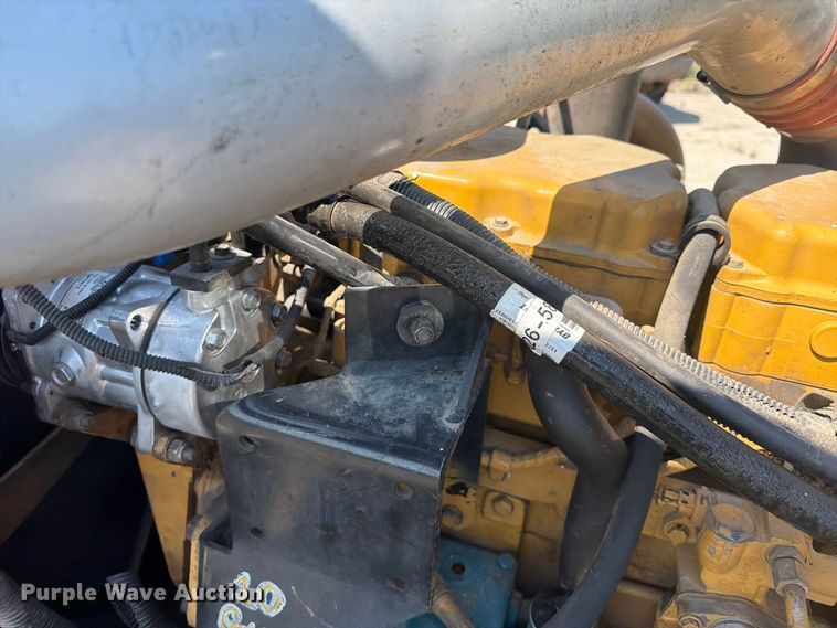 image for item FU4597 2001 Peterbilt 378 fuel / lube truck