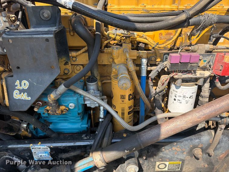 image for item FU4597 2001 Peterbilt 378 fuel / lube truck