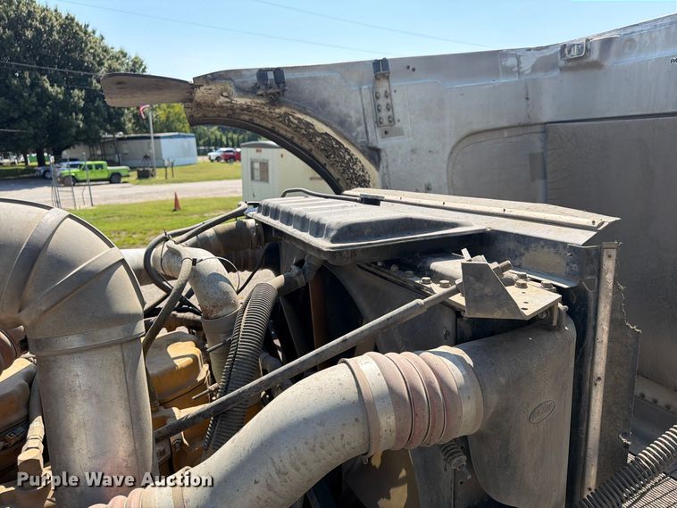 image for item FU4597 2001 Peterbilt 378 fuel / lube truck