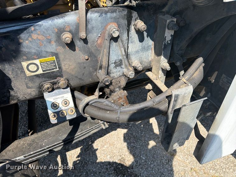 image for item FU4597 2001 Peterbilt 378 fuel / lube truck