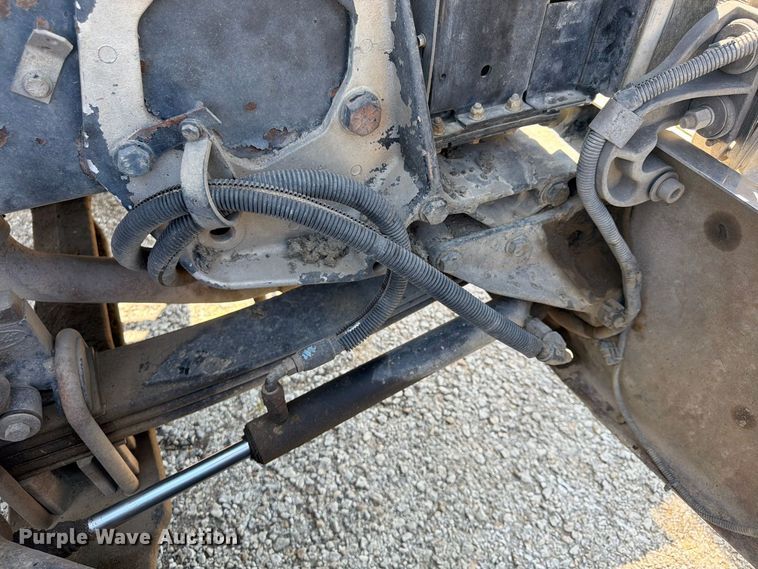 image for item FU4597 2001 Peterbilt 378 fuel / lube truck