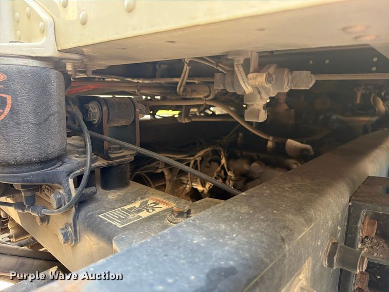 image for item FU4597 2001 Peterbilt 378 fuel / lube truck