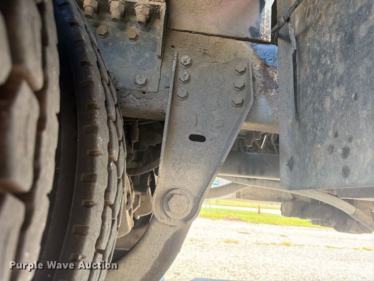 image for item FU4597 2001 Peterbilt 378 fuel / lube truck