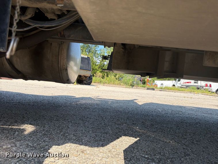 image for item FU4597 2001 Peterbilt 378 fuel / lube truck