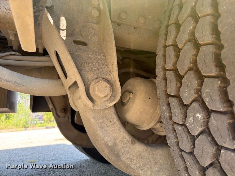 image for item FU4597 2001 Peterbilt 378 fuel / lube truck