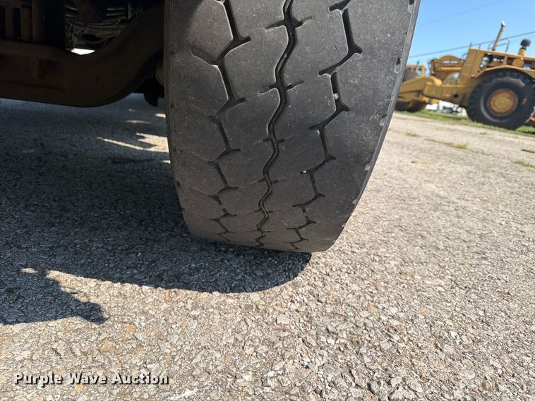 image for item FU4597 2001 Peterbilt 378 fuel / lube truck