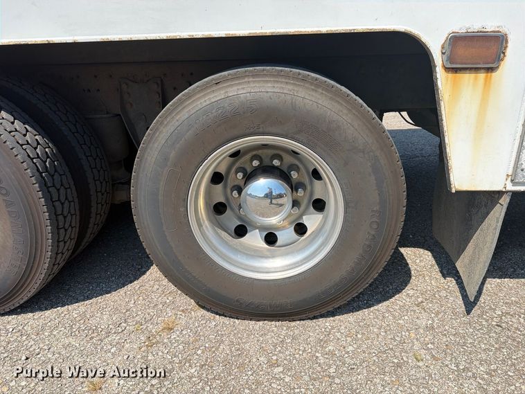 image for item FU4597 2001 Peterbilt 378 fuel / lube truck