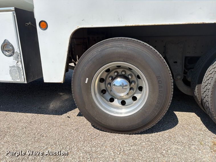 image for item FU4597 2001 Peterbilt 378 fuel / lube truck