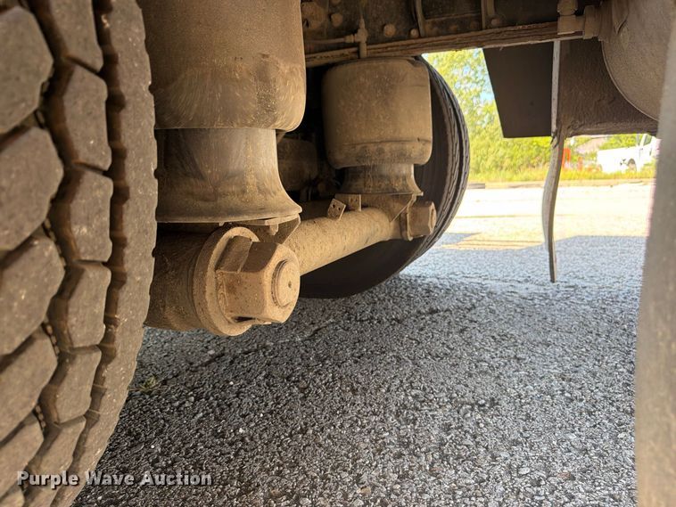 image for item FU4597 2001 Peterbilt 378 fuel / lube truck