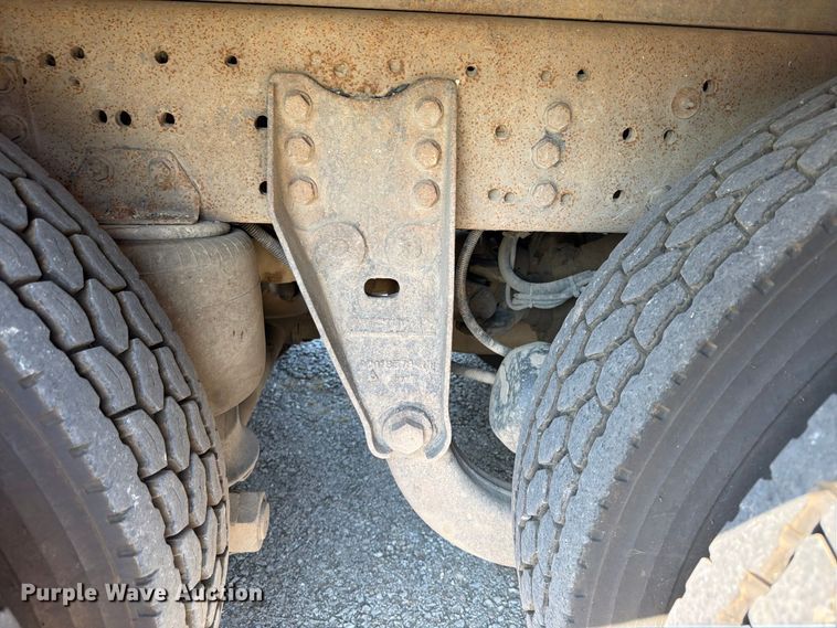 image for item FU4597 2001 Peterbilt 378 fuel / lube truck
