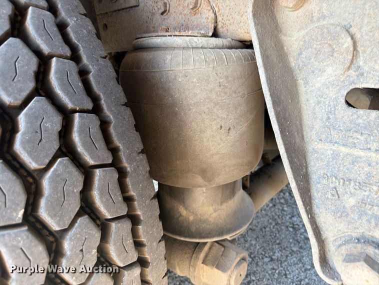 image for item FU4597 2001 Peterbilt 378 fuel / lube truck