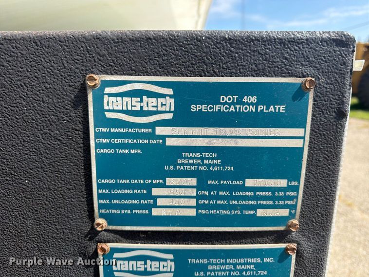 image for item FU4597 2001 Peterbilt 378 fuel / lube truck