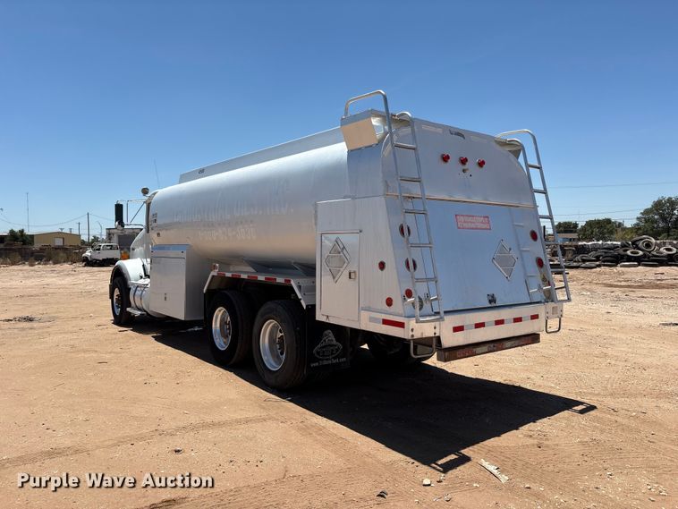 image for item JM9475 2018 Kenworth T800 fuel truck