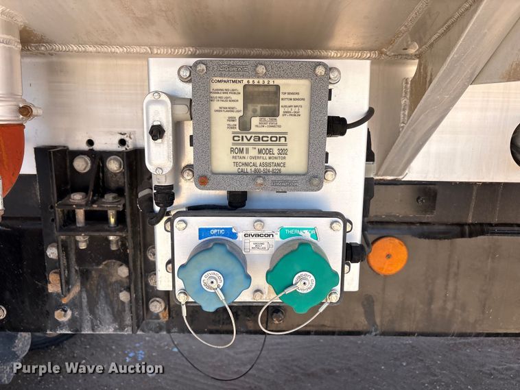 image for item JM9475 2018 Kenworth T800 fuel truck