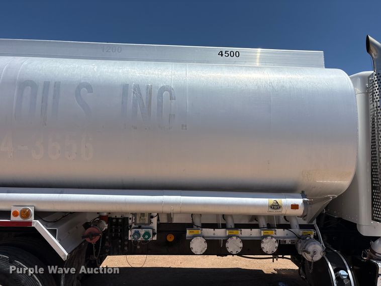 image for item JM9475 2018 Kenworth T800 fuel truck