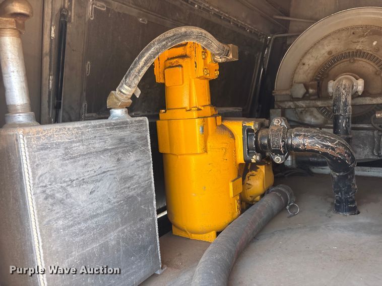 image for item JM9475 2018 Kenworth T800 fuel truck