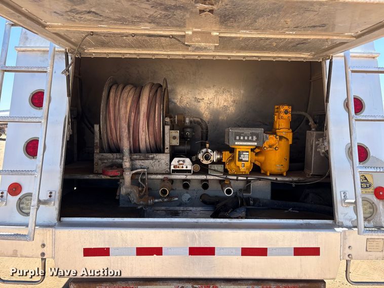 image for item JM9475 2018 Kenworth T800 fuel truck