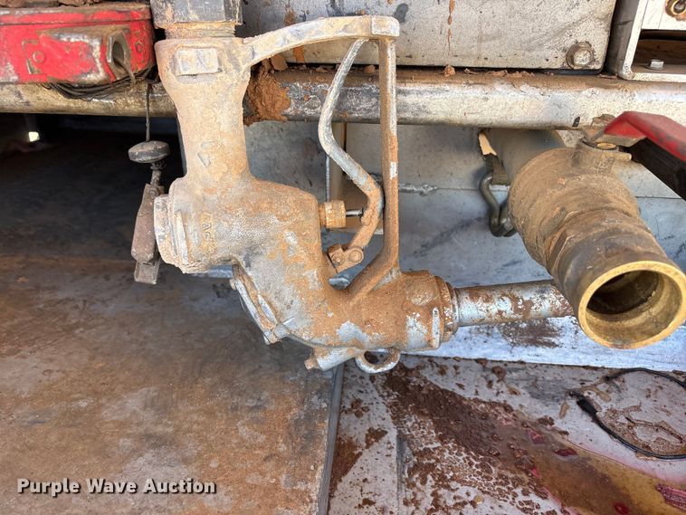 image for item JM9475 2018 Kenworth T800 fuel truck