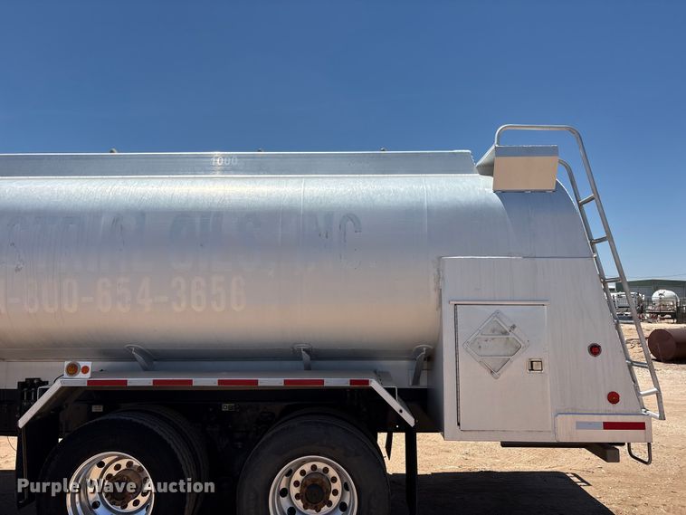 image for item JM9475 2018 Kenworth T800 fuel truck