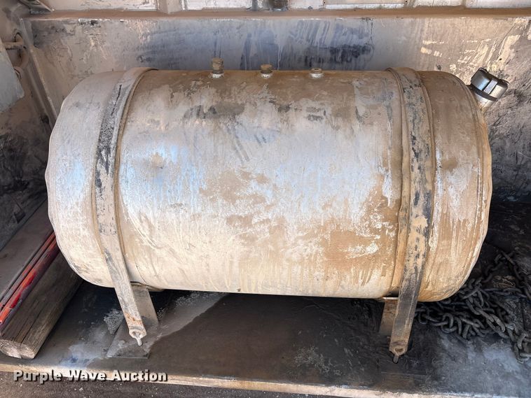 image for item JM9475 2018 Kenworth T800 fuel truck