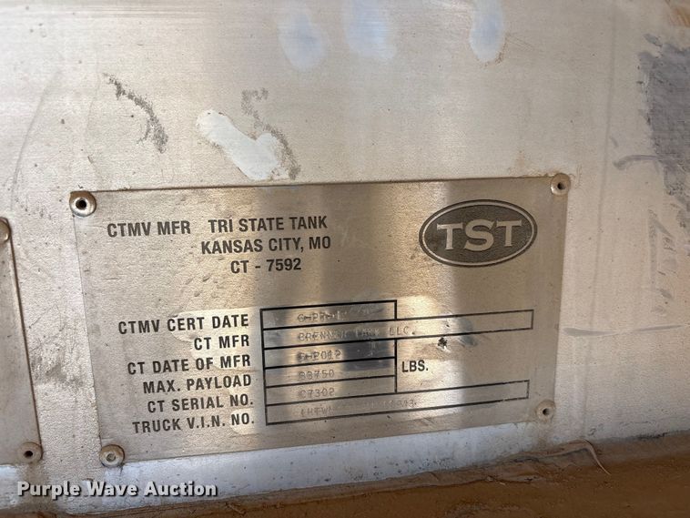 image for item JM9475 2018 Kenworth T800 fuel truck