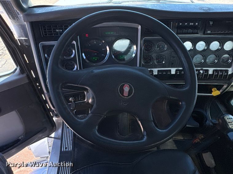 image for item JM9475 2018 Kenworth T800 fuel truck