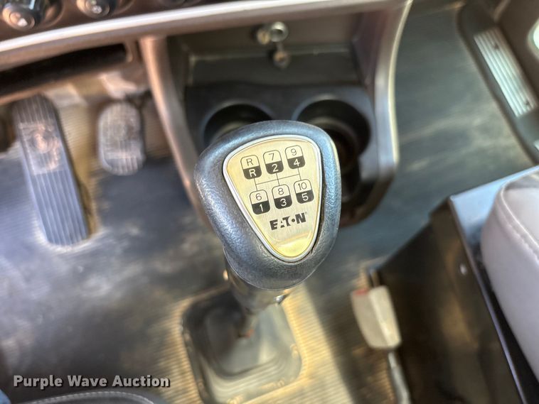 image for item JM9475 2018 Kenworth T800 fuel truck