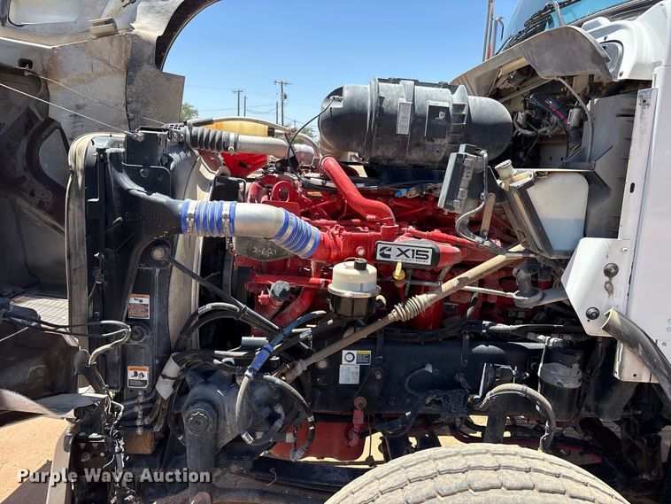image for item JM9475 2018 Kenworth T800 fuel truck