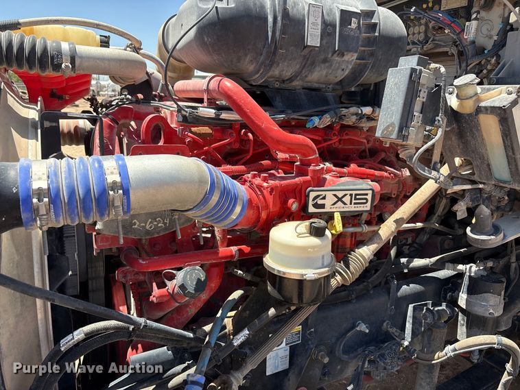 image for item JM9475 2018 Kenworth T800 fuel truck