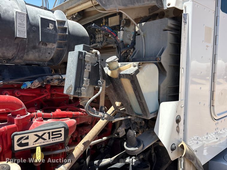 image for item JM9475 2018 Kenworth T800 fuel truck