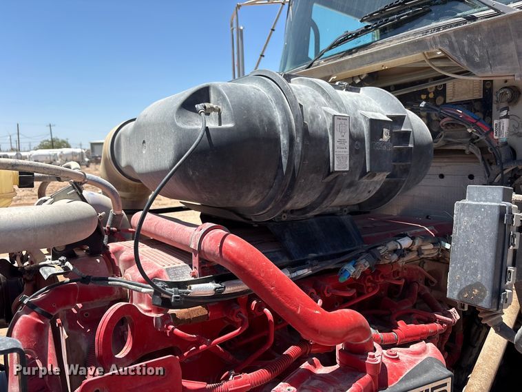 image for item JM9475 2018 Kenworth T800 fuel truck