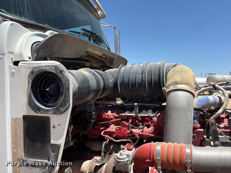 image for item JM9475 2018 Kenworth T800 fuel truck