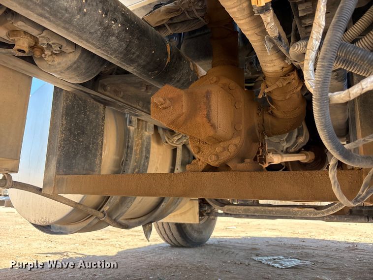 image for item JM9475 2018 Kenworth T800 fuel truck