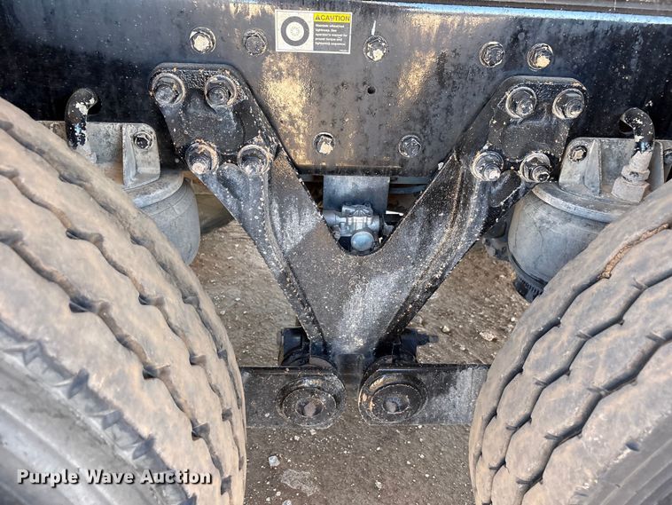 image for item JM9475 2018 Kenworth T800 fuel truck