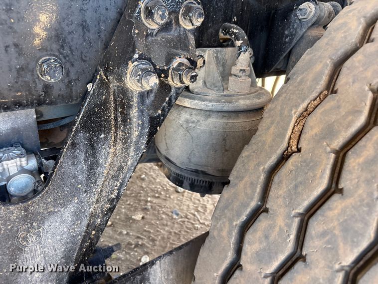 image for item JM9475 2018 Kenworth T800 fuel truck