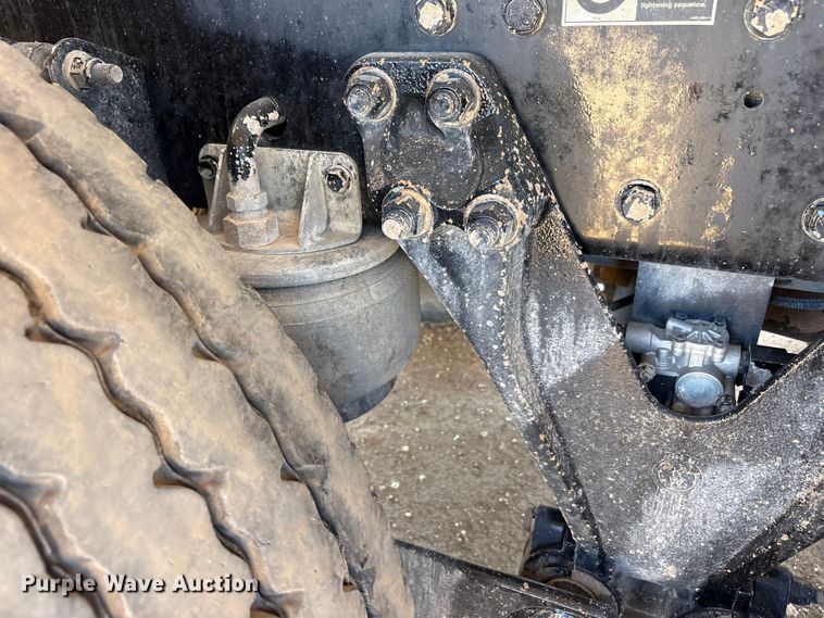 image for item JM9475 2018 Kenworth T800 fuel truck
