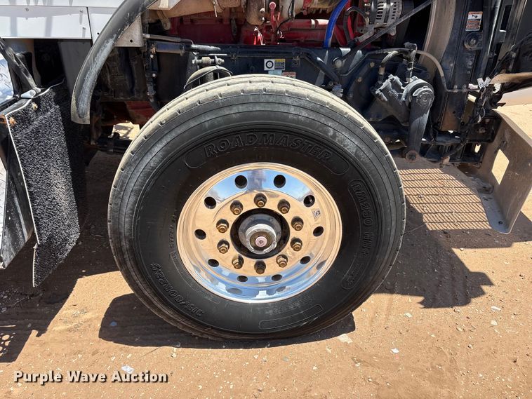 image for item JM9475 2018 Kenworth T800 fuel truck
