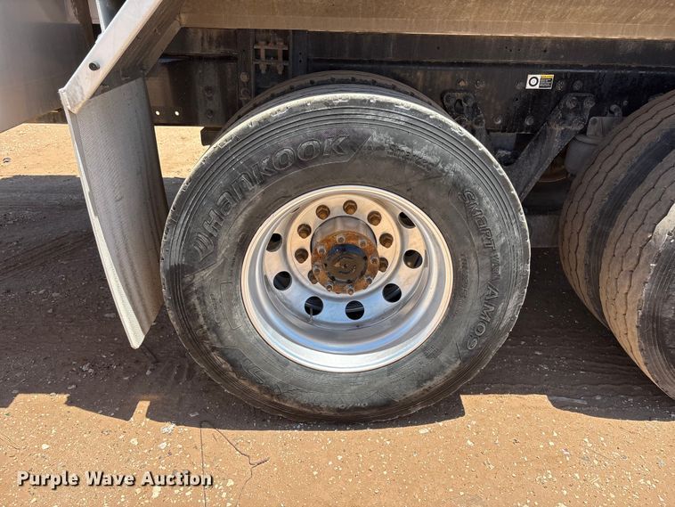 image for item JM9475 2018 Kenworth T800 fuel truck