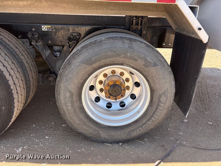 image for item JM9475 2018 Kenworth T800 fuel truck